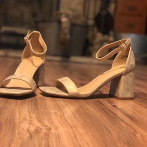 NWT Cato’s Comfort brand Light gold 2.5” heels in box